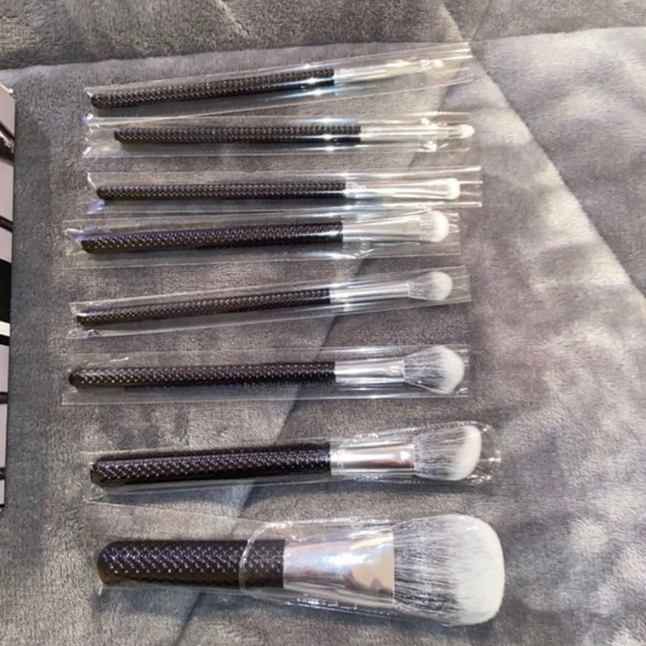 Moda Studio 8 pc Pro Glam Set - Picture 3 of 3